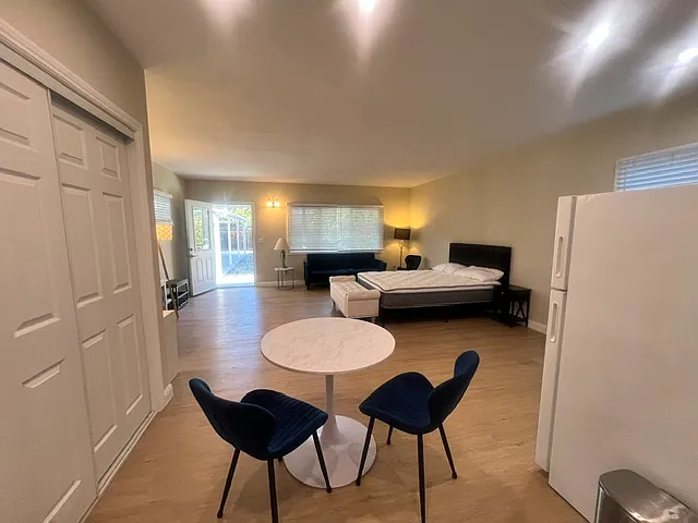 Studio, 500 sqft, $2,150 — Photo 3