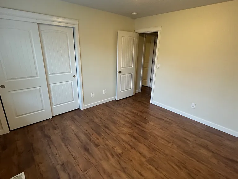 450 SE Park Ave — Photo 9