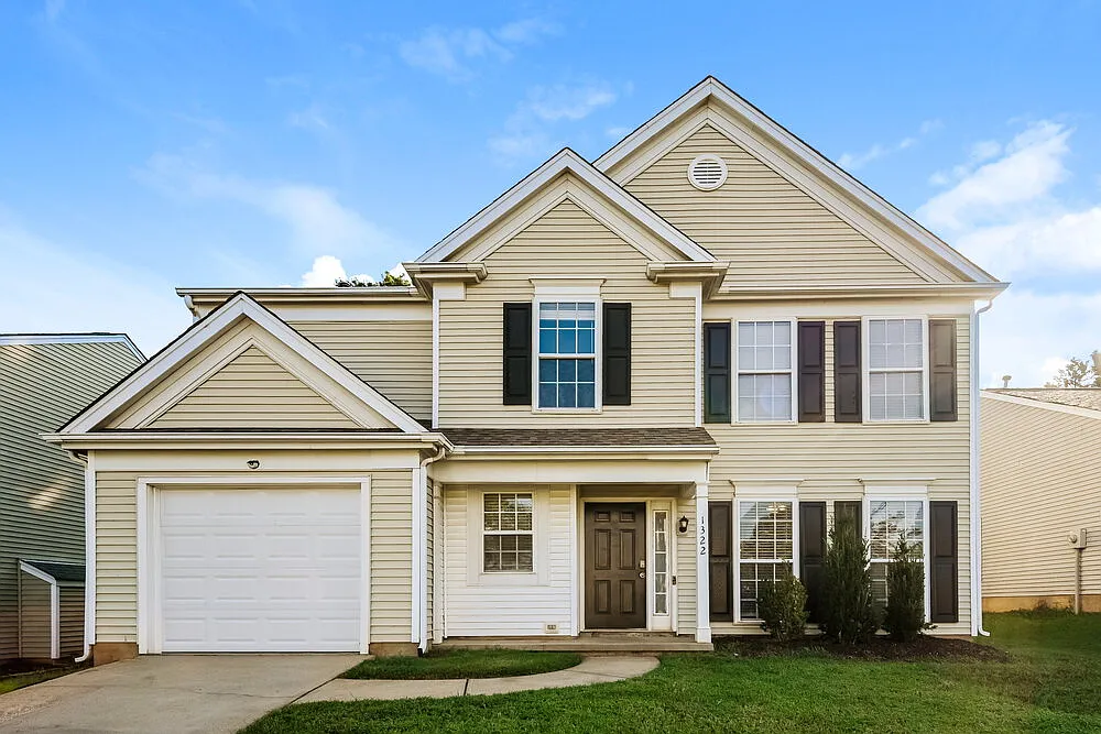 3 bed, 2.5 bath, 1786 sqft, $2,140 — Photo 1