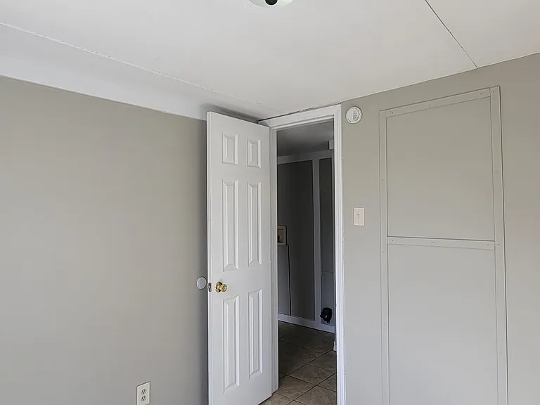 115 Linden Ln — Photo 5