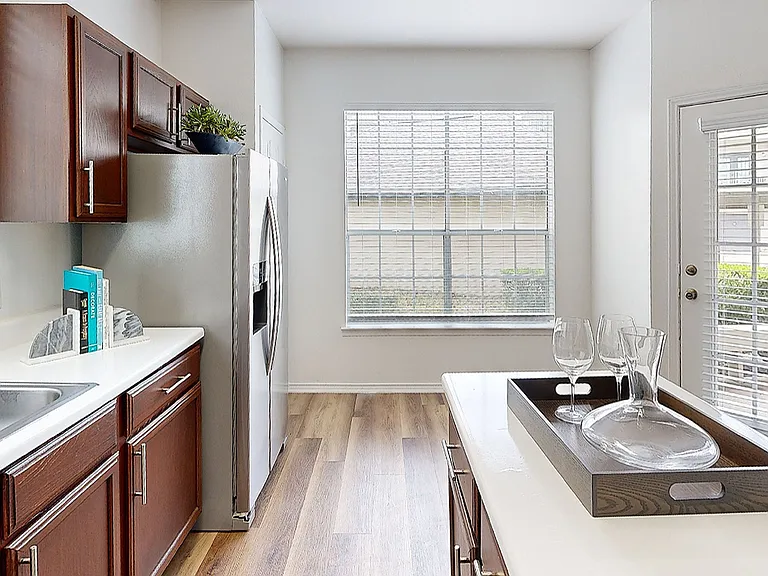 Village on the Parkway Apartments — Photo 33