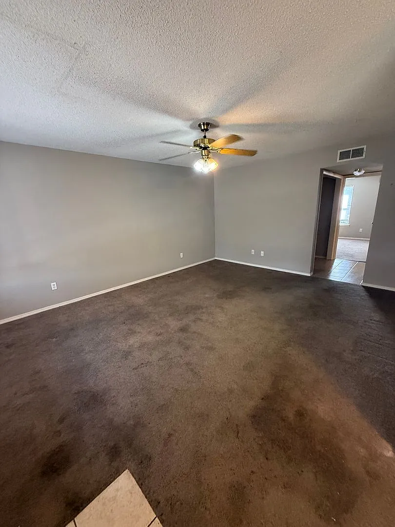 2233 Alma Blvd — Photo 2