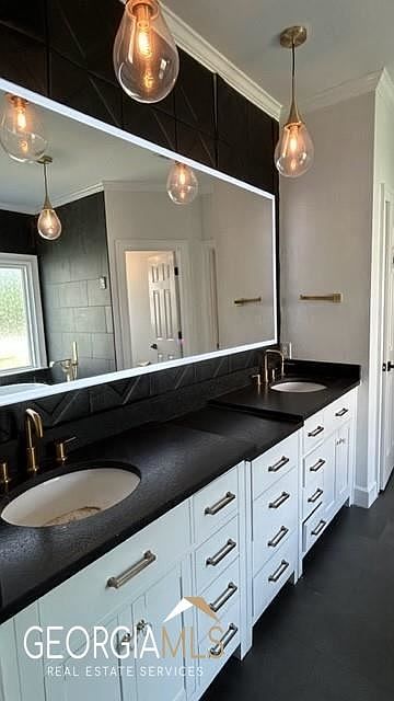 1st image of 2712 Whitecrest Cir SE
