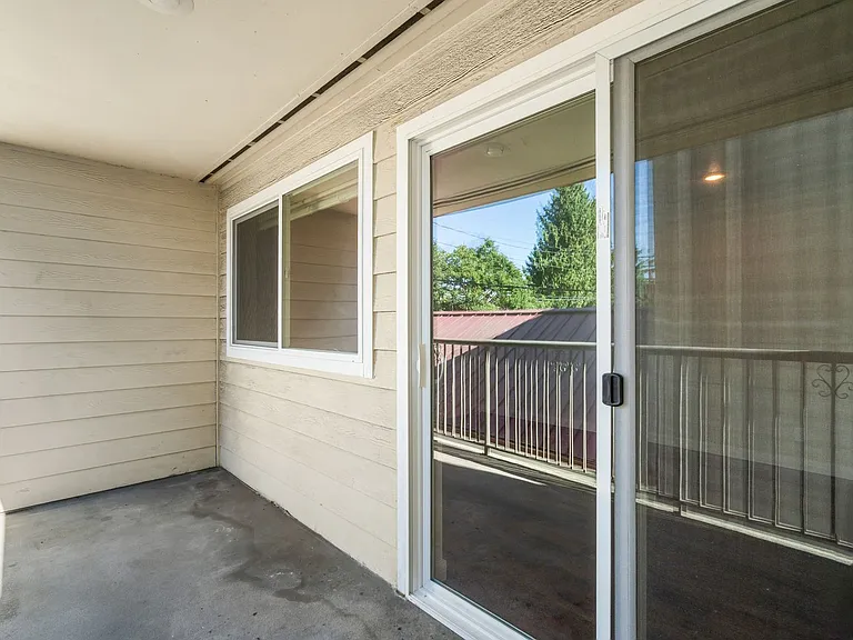 Newland Apartments — Photo 6