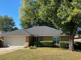 208 S Parkridge Dr, Benton, LA 71006