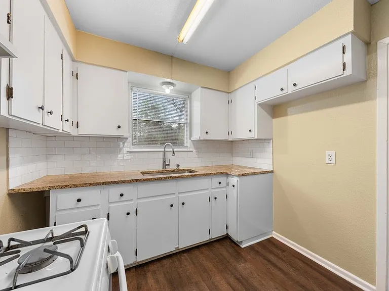 138 Dora St — Photo 10
