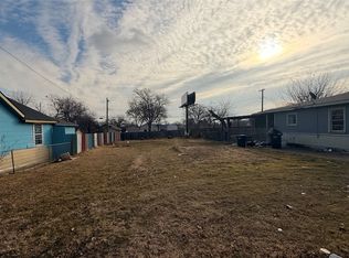 2825 S Grove St, Fort Worth, TX 76104