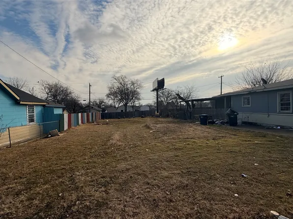 2825 S Grove St, Fort Worth, TX 76104