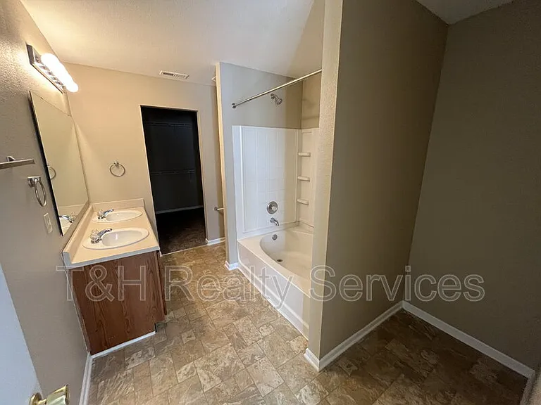 1422 Dowell St — Photo 21
