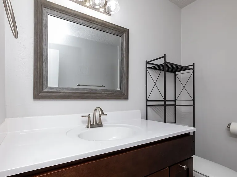 2438 N Graham Dr — Photo 7