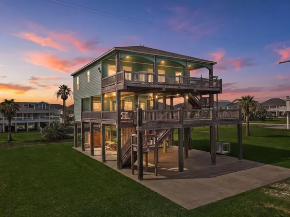 2929 Lakeside Dr, Crystal Beach, TX 77650