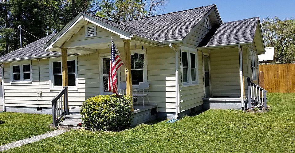 Bungalow, corner house