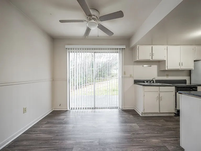 Woodside Apartments — Photo 12