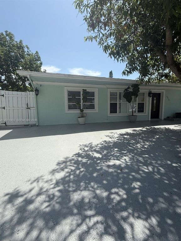4210 NE 12th Ter, photo 4