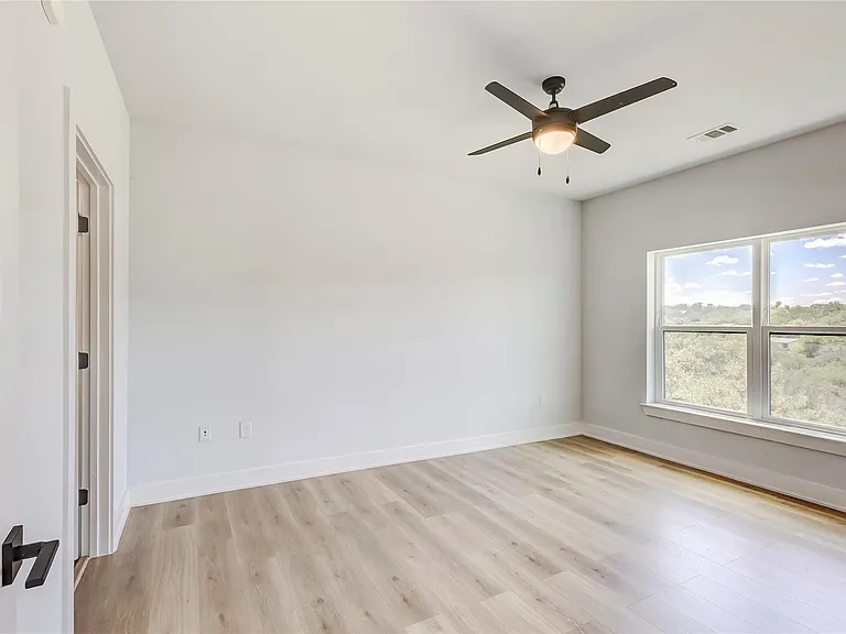 2500 Longview St #402 — Photo 13