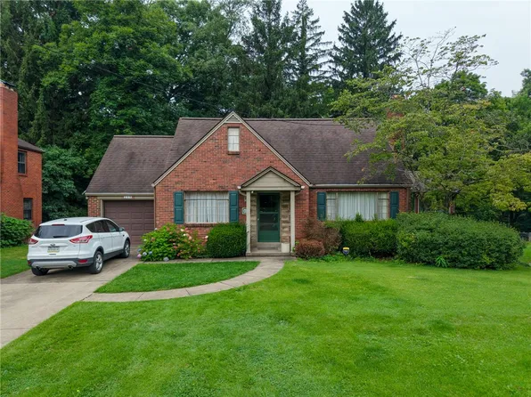 209 Glenview Dr, New Kensington, PA 15068