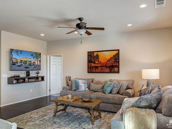 4th image of 81135 Avenida Vidrio