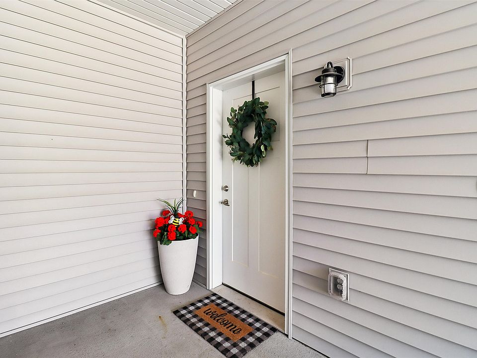 1st image of 904 Summerset Pl