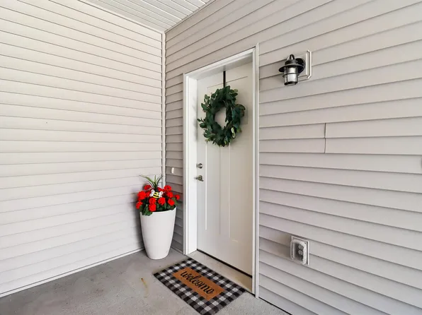904 Summerset Pl, Indianola, IA 50125