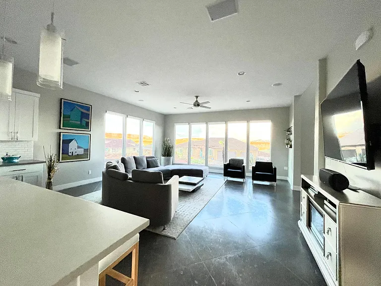 2547 E Rasmussen Dr — Photo 3