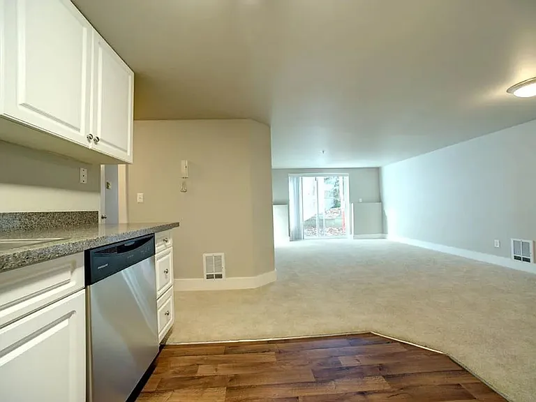 LC Park Place Apartments — Photo 12