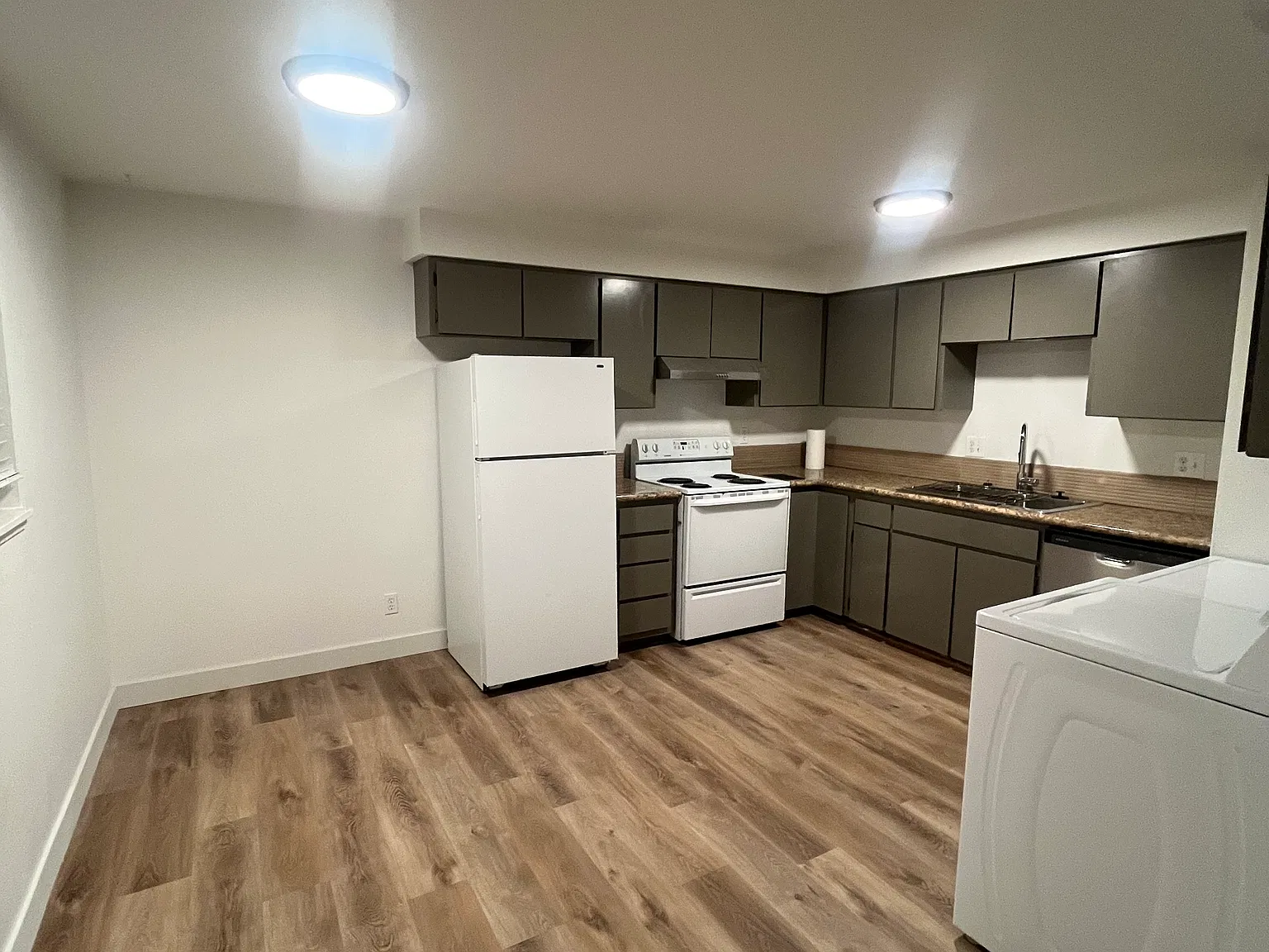 2 bed, 850 sqft, $1,500 — Photo 2