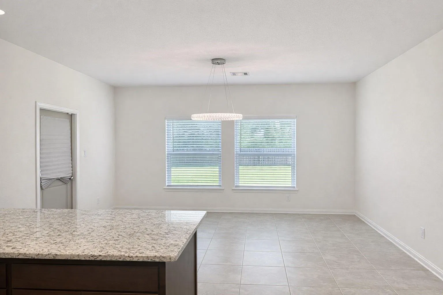 3 bed, 2.5 bath, 2276 sqft, $2,500 — Photo 3