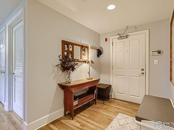 4th image of 300 N Hudson St #201