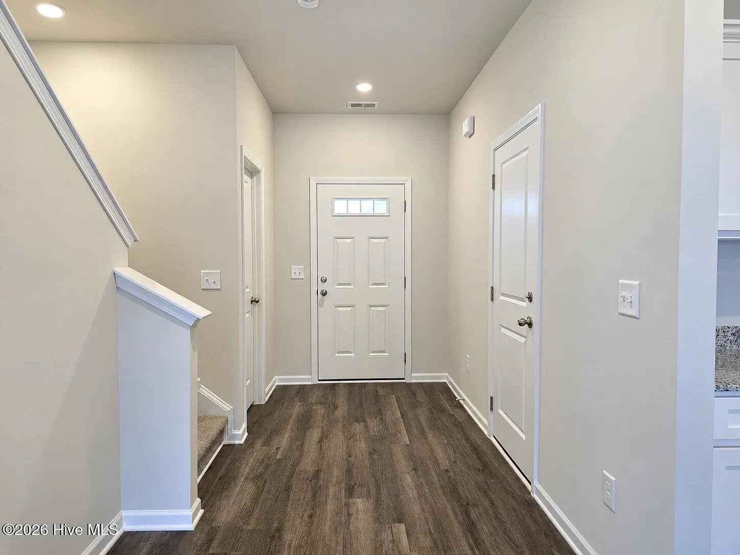 3 bed, 2.5 bath, 1720 sqft, $1,895 — Photo 3