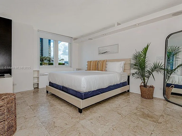 2301 Collins Ave #705 — Photo 24