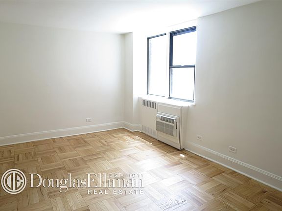 3rd image of 435 E 79th St Ph V