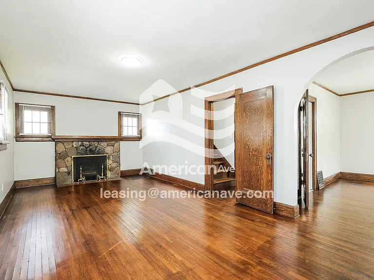 1884469_005_living_room_12693998.jpg