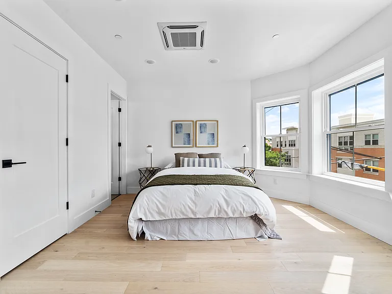 208 Spencer Ave #7 — Photo 4