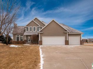 816 Brookside Dr, Jefferson, SD 57038