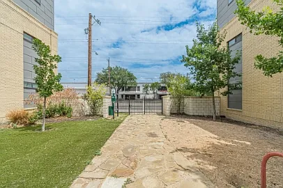 711 S Frio St #1302 — Photo 27