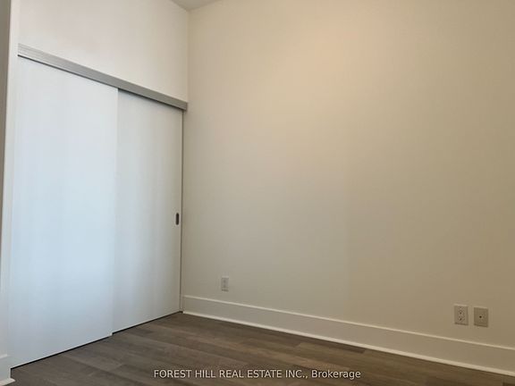 5th image of 32 Davenport Rd #2105