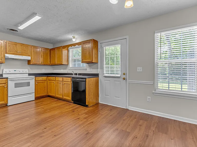 1509 Center Pointe Dr — Photo 15