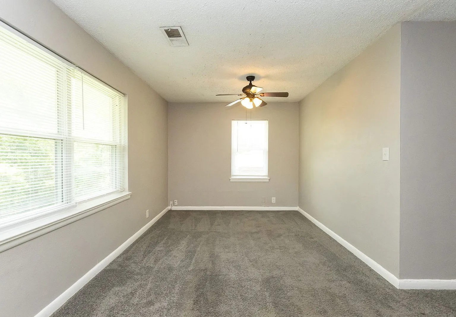 2 bed, 1.0 bath, $895 — Photo 4