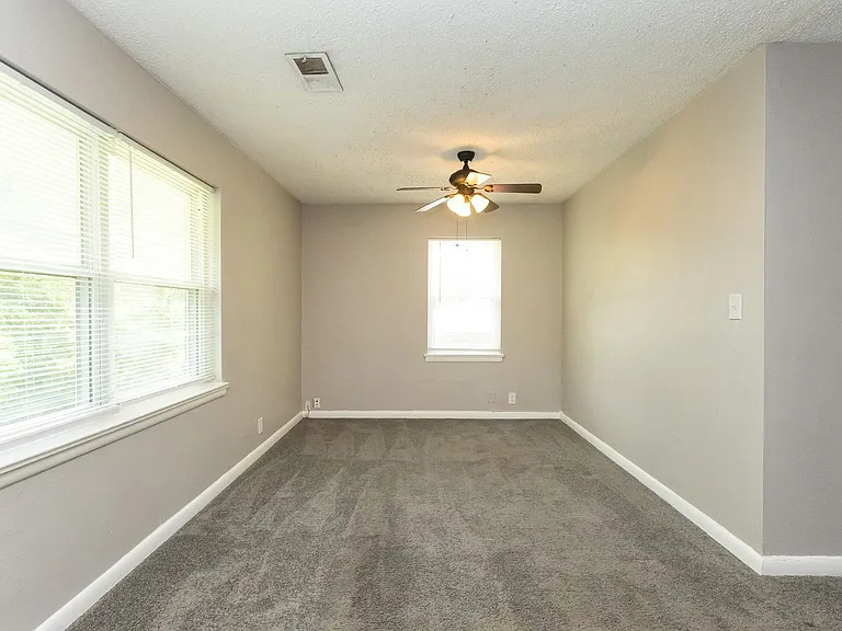 305 Sunrise Ln #C — Photo 7