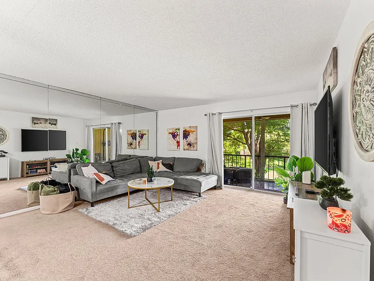 866 SW 9th Ave #201 — Photo 5