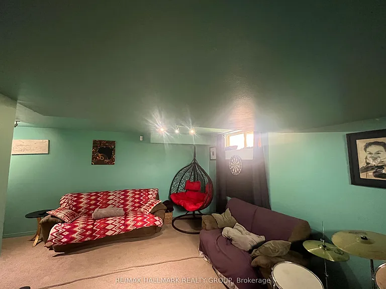 827 Como Cres — Photo 15