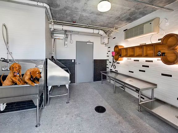4th image of 237 NE 28th St #212
