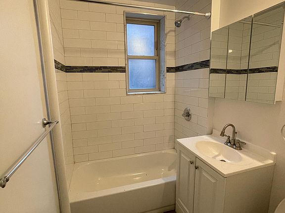 3rd image of 645 Bergen Ave #16