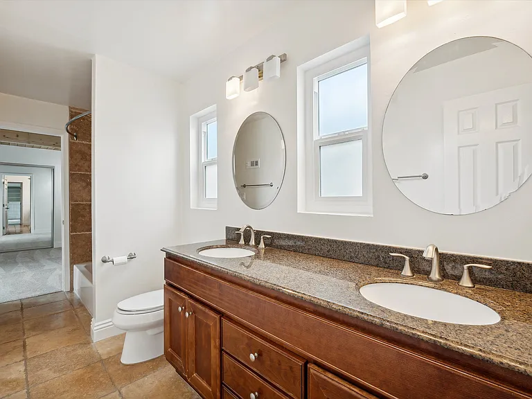 215 Walnut St — Photo 13