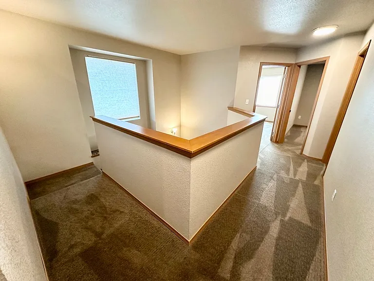 2102 N Yellowstone St — Photo 32
