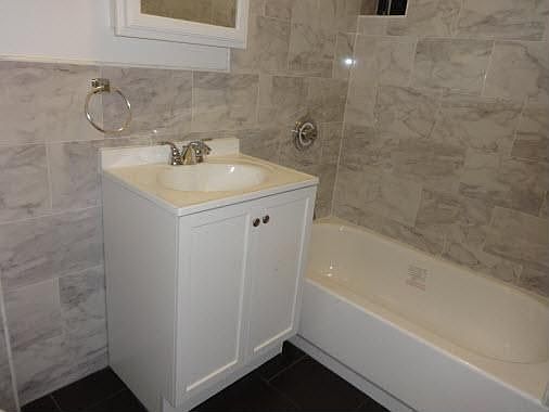 3rd image of 299 Putnam Ave APT 1A