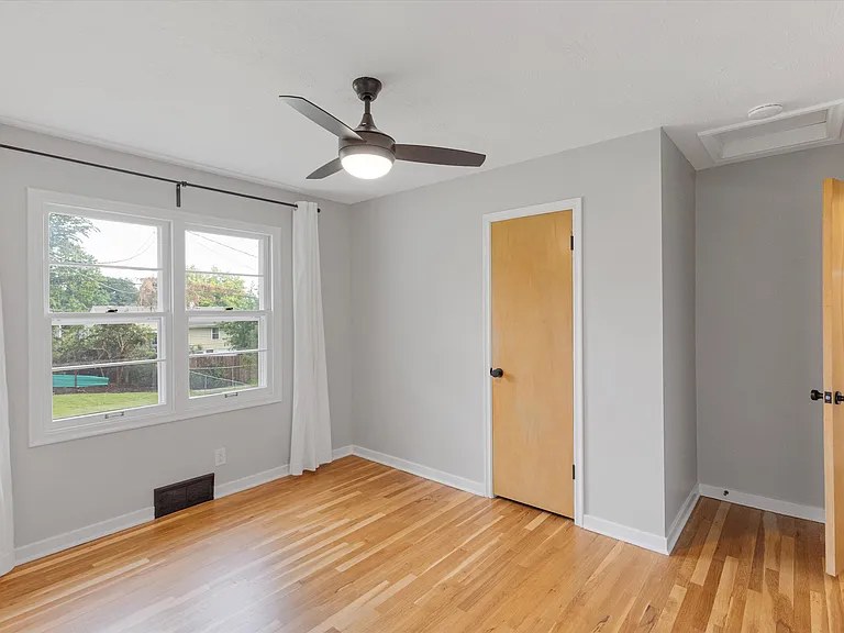 5718 Pratt St — Photo 13