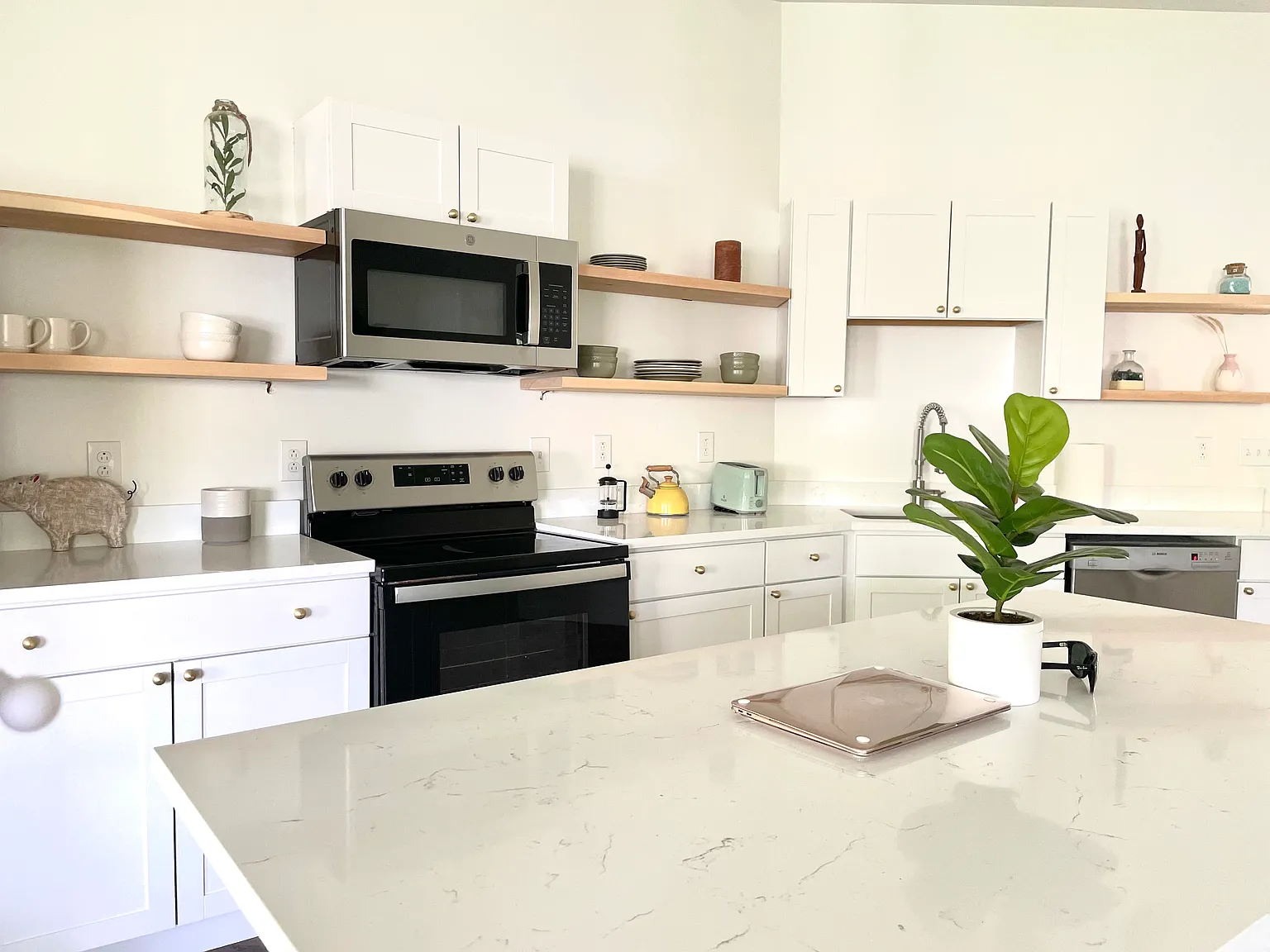 Studio, 700 sqft, $2,150 — Photo 4