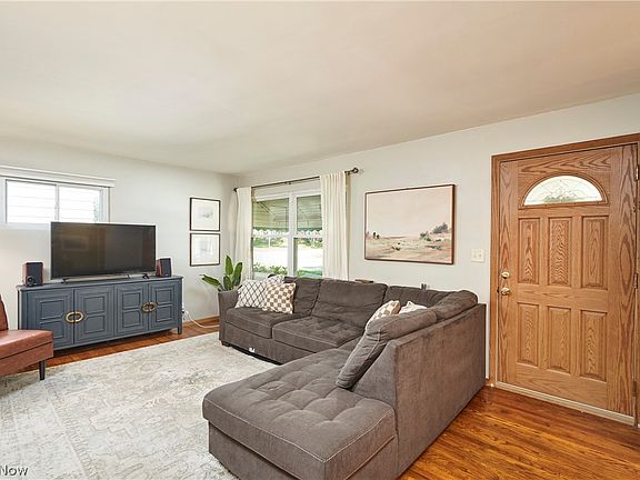 5th image of 124 Filmore Ave