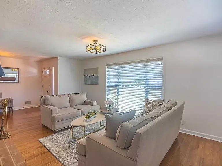 614 Camellia St NE — Photo 11